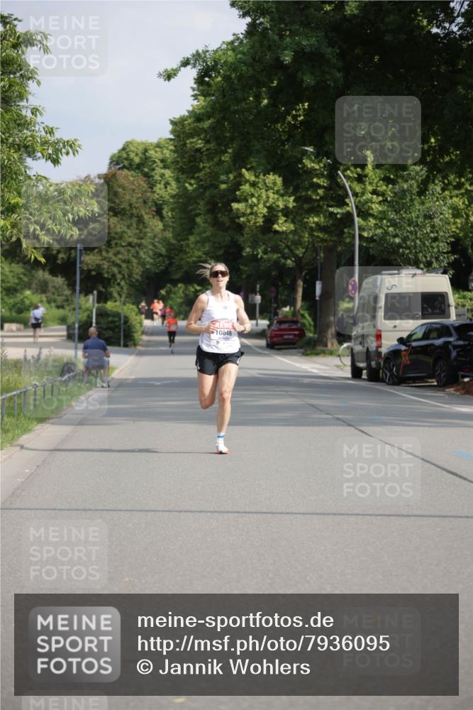 15.06.2025 - REWE Women's Run Jannik Wohlers http://msf.ph/oto/7936095 15.06.2025 08:42:23 Laufen 10848 meine-sportfotos.de