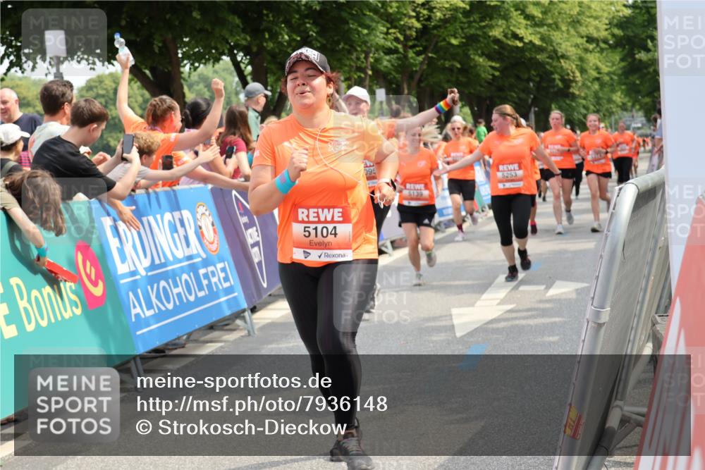 15.06.2025 - REWE Women's Run Strokosch-Dieckow http://msf.ph/oto/7936148 15.06.2025 11:09:18 Ziel 5095, 5104, 5139, 5178, 5253, 5273, 5274, 5552, 5577 meine-sportfotos.de