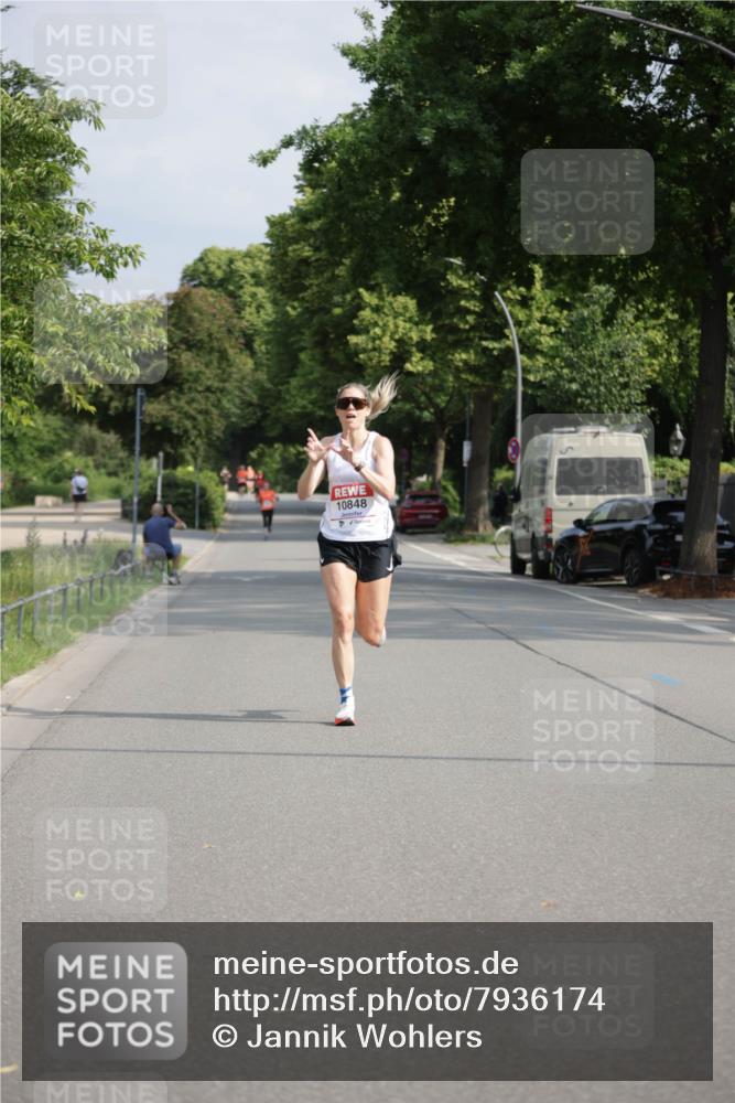 15.06.2025 - REWE Women's Run Jannik Wohlers http://msf.ph/oto/7936174 15.06.2025 08:42:24 Laufen 10848 meine-sportfotos.de