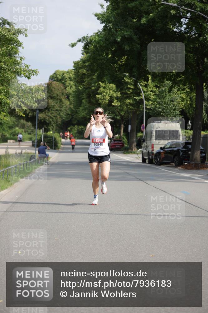 15.06.2025 - REWE Women's Run Jannik Wohlers http://msf.ph/oto/7936183 15.06.2025 08:42:24 Laufen 10848 meine-sportfotos.de