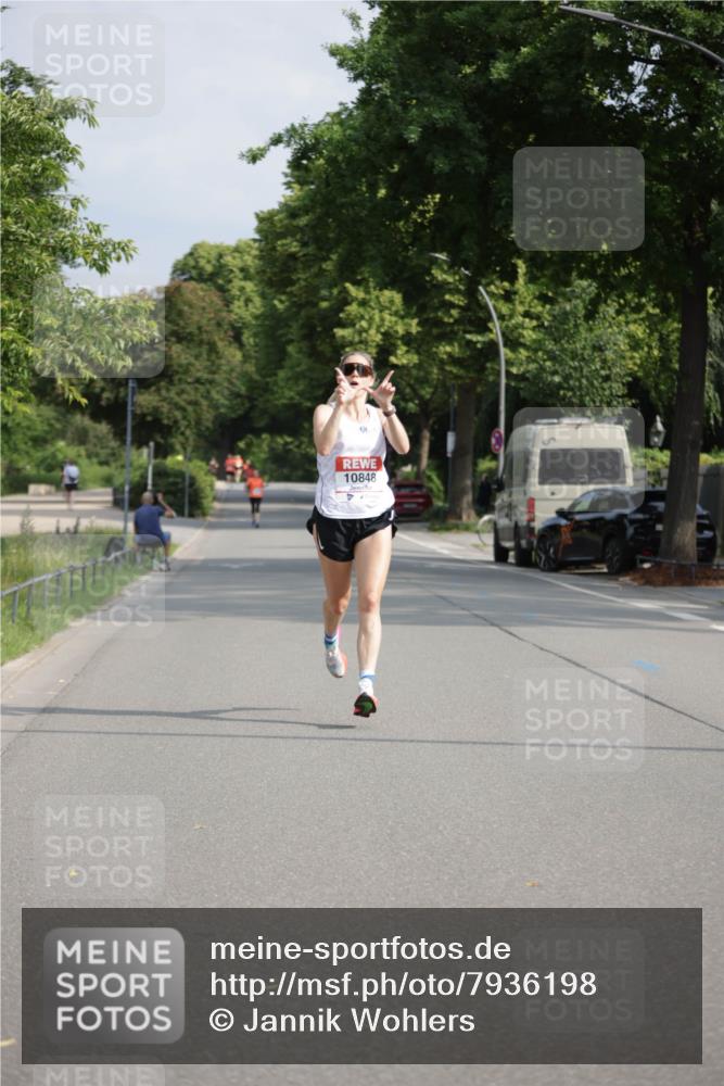 15.06.2025 - REWE Women's Run Jannik Wohlers http://msf.ph/oto/7936198 15.06.2025 08:42:24 Laufen 10848 meine-sportfotos.de