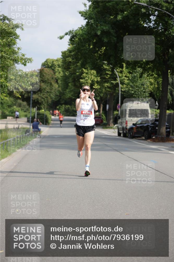 15.06.2025 - REWE Women's Run Jannik Wohlers http://msf.ph/oto/7936199 15.06.2025 08:42:24 Laufen 10848 meine-sportfotos.de