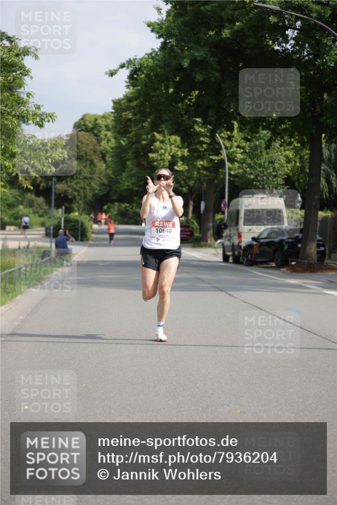 15.06.2025 - REWE Women's Run Jannik Wohlers http://msf.ph/oto/7936204 15.06.2025 08:42:25 Laufen 10848 meine-sportfotos.de