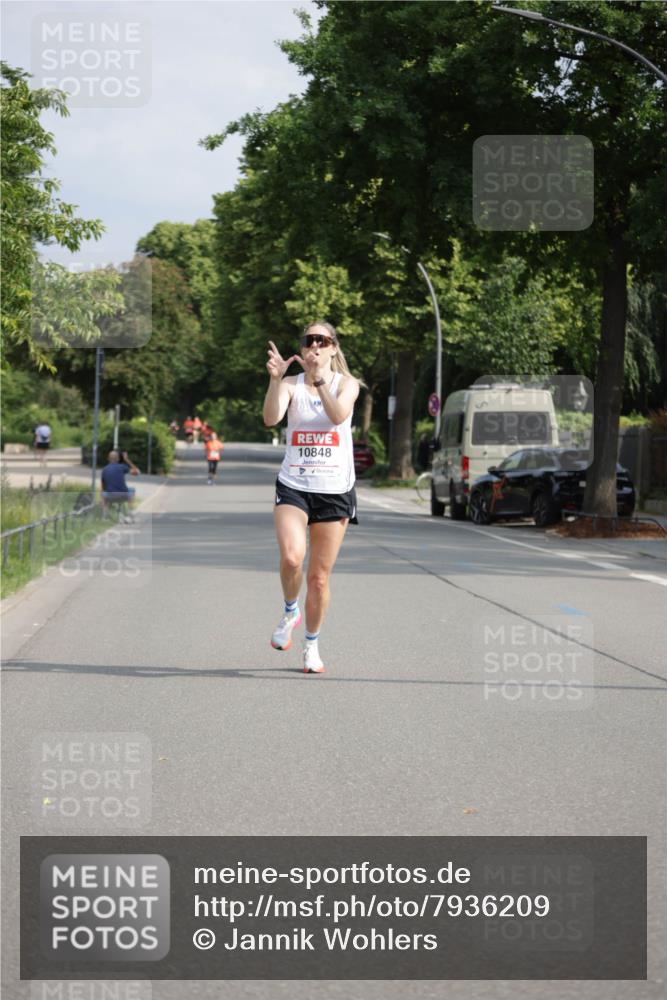 15.06.2025 - REWE Women's Run Jannik Wohlers http://msf.ph/oto/7936209 15.06.2025 08:42:25 Laufen 10848 meine-sportfotos.de