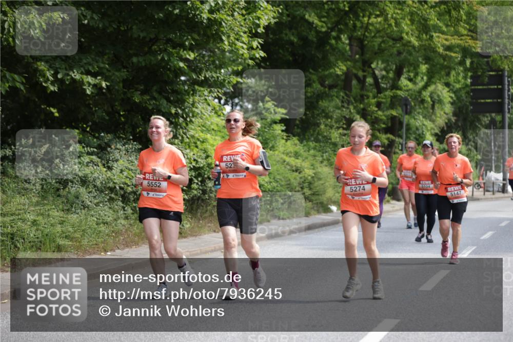 15.06.2025 - REWE Women's Run Jannik Wohlers http://msf.ph/oto/7936245 15.06.2025 10:13:20 Laufen 52, 5552, 5274, 5104, 5147 meine-sportfotos.de