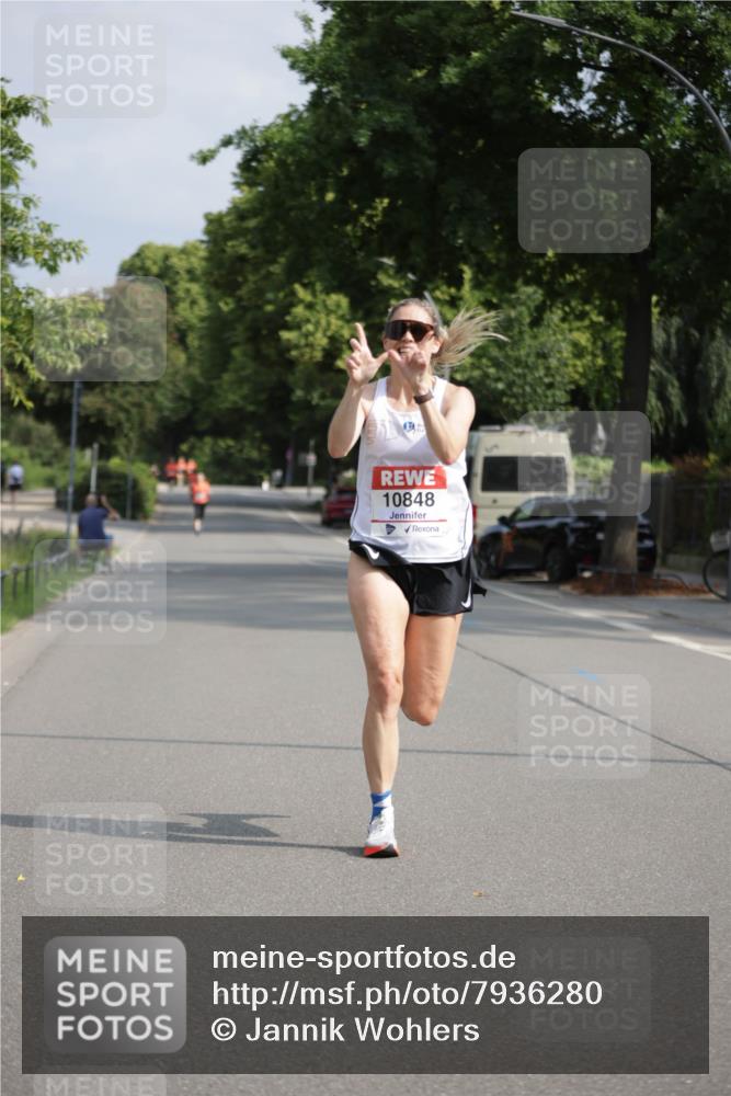 15.06.2025 - REWE Women's Run Jannik Wohlers http://msf.ph/oto/7936280 15.06.2025 08:42:26 Laufen 33, 10848 meine-sportfotos.de
