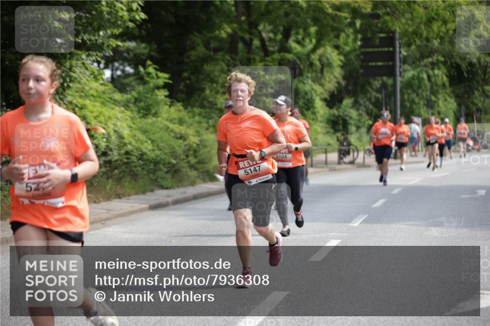15.06.2025 - REWE Women's Run Jannik Wohlers http://msf.ph/oto/7936308 15.06.2025 10:13:22 Laufen 52, 5147, 5104 meine-sportfotos.de