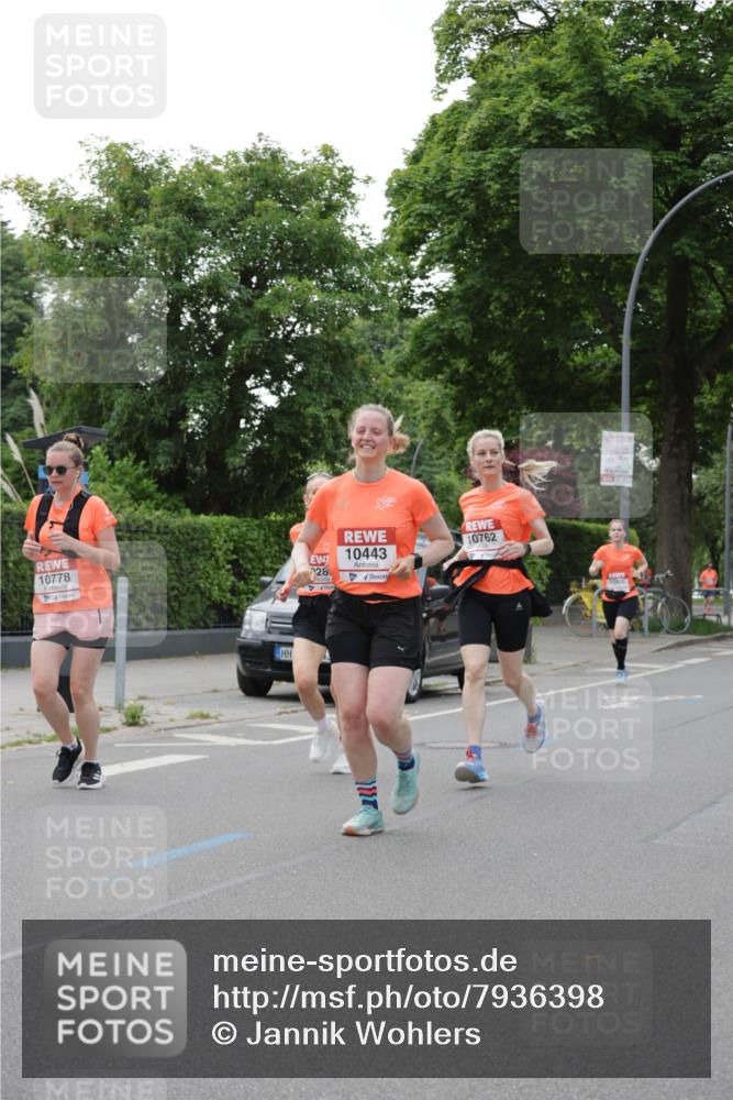 15.06.2025 - REWE Women's Run Jannik Wohlers http://msf.ph/oto/7936398 15.06.2025 08:26:34 Laufen 10778, 10762, 10443, 128 meine-sportfotos.de