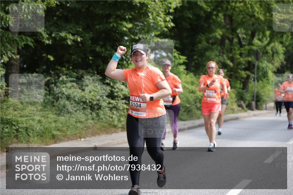 15.06.2025 - REWE Women's Run Jannik Wohlers http://msf.ph/oto/7936432 15.06.2025 10:13:26 Laufen 5104, 173, 5211 meine-sportfotos.de