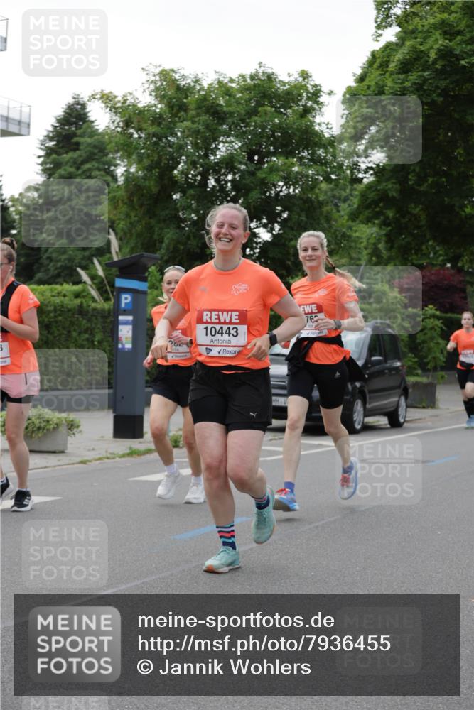 15.06.2025 - REWE Women's Run Jannik Wohlers http://msf.ph/oto/7936455 15.06.2025 08:26:34 Laufen 10443, 76, 282 meine-sportfotos.de