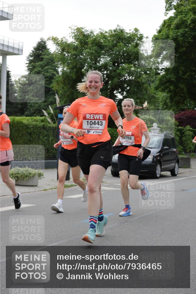 15.06.2025 - REWE Women's Run Jannik Wohlers http://msf.ph/oto/7936465 15.06.2025 08:26:35 Laufen 10, 10443, 0762 meine-sportfotos.de