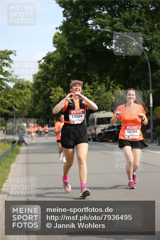 15.06.2025 - REWE Women's Run Jannik Wohlers http://msf.ph/oto/7936495 15.06.2025 09:54:19 Laufen 10554, 10765 meine-sportfotos.de
