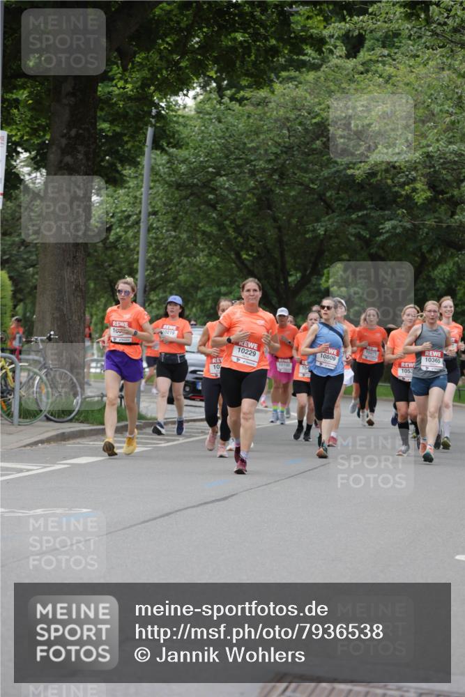 15.06.2025 - REWE Women's Run Jannik Wohlers http://msf.ph/oto/7936538 15.06.2025 08:26:37 Laufen 10229 meine-sportfotos.de