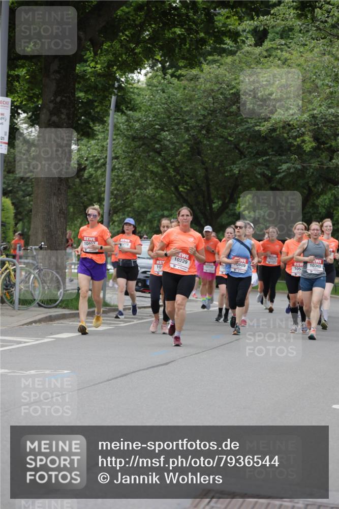 15.06.2025 - REWE Women's Run Jannik Wohlers http://msf.ph/oto/7936544 15.06.2025 08:26:37 Laufen 25, 10907, 0219, 10271, 10365, 10229, 1053, 0809, 10, 10103 meine-sportfotos.de