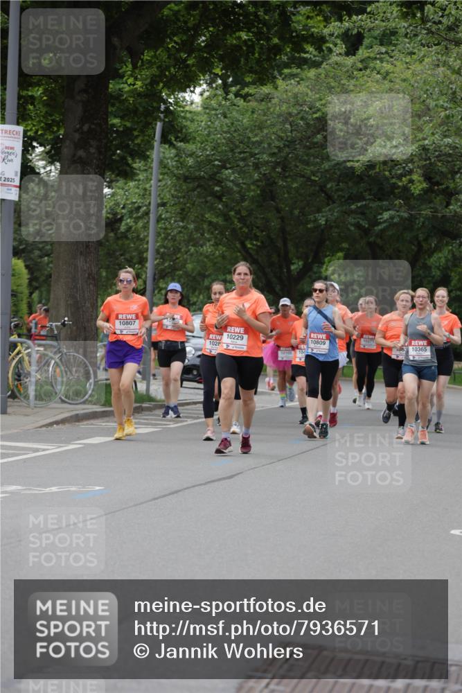 15.06.2025 - REWE Women's Run Jannik Wohlers http://msf.ph/oto/7936571 15.06.2025 08:26:37 Laufen 2025, 10807, 10229, 1028, 10271, 10809, 10365, 10103, 104 meine-sportfotos.de