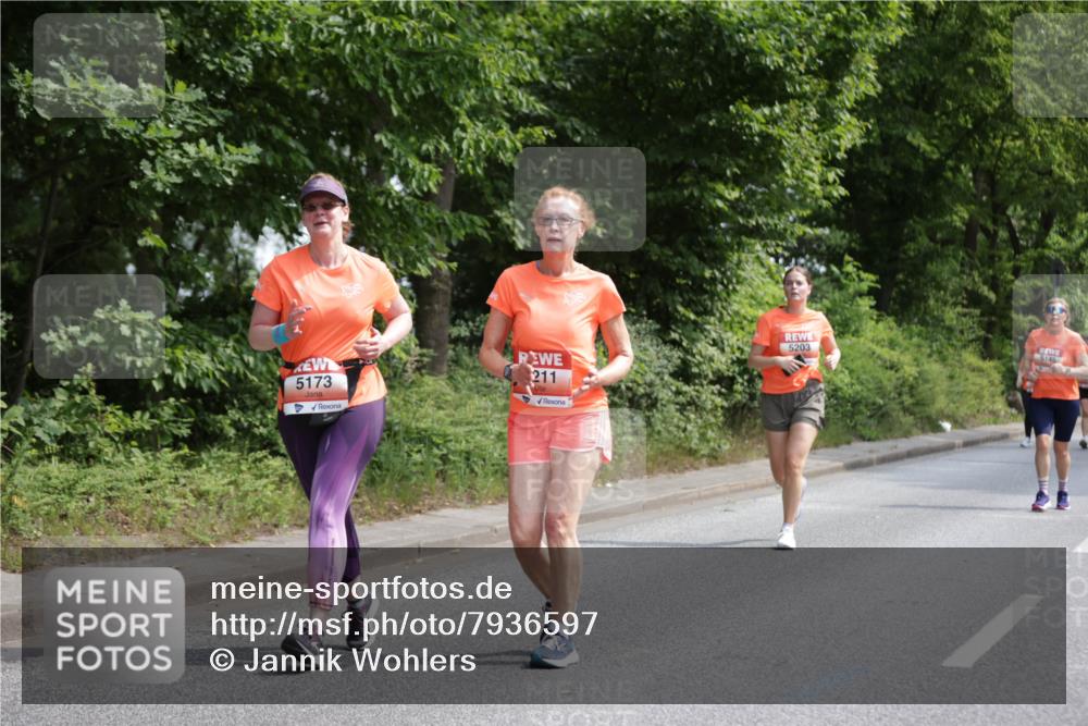 15.06.2025 - REWE Women's Run Jannik Wohlers http://msf.ph/oto/7936597 15.06.2025 10:13:30 Laufen 5173, 211, 5203, 5145 meine-sportfotos.de