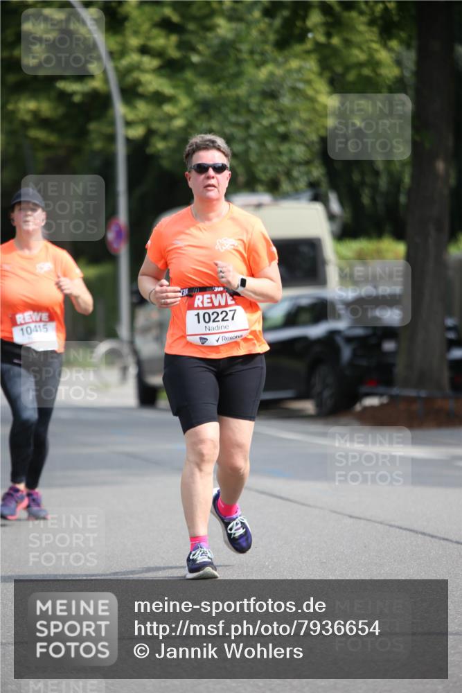 15.06.2025 - REWE Women's Run Jannik Wohlers http://msf.ph/oto/7936654 15.06.2025 09:54:40 Laufen 10415, 10227 meine-sportfotos.de