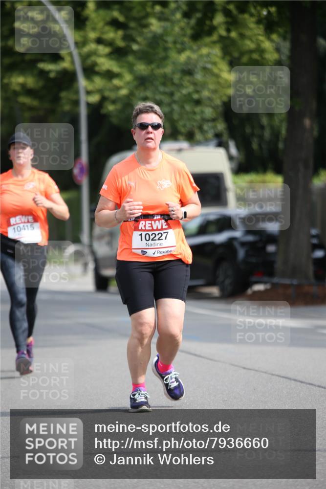 15.06.2025 - REWE Women's Run Jannik Wohlers http://msf.ph/oto/7936660 15.06.2025 09:54:40 Laufen 10415, 10227 meine-sportfotos.de