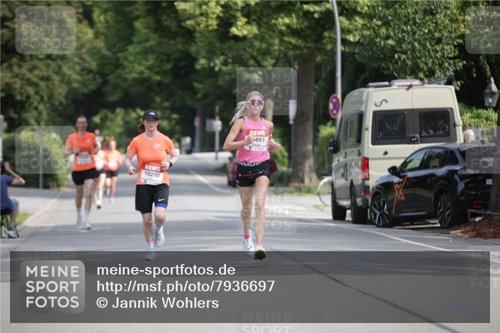 15.06.2025 - REWE Women's Run Jannik Wohlers http://msf.ph/oto/7936697 15.06.2025 08:42:51 Laufen 861, 10200 meine-sportfotos.de
