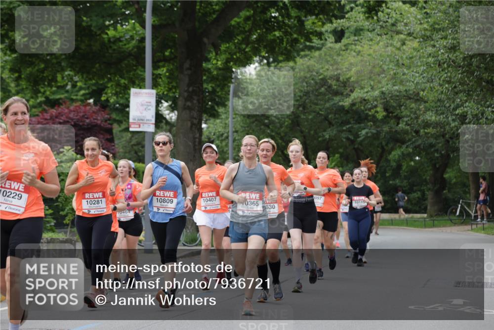 15.06.2025 - REWE Women's Run Jannik Wohlers http://msf.ph/oto/7936721 15.06.2025 08:26:42 Laufen 0229, 10281, 15, 2025, 10809, 10407, 0365, 10464, 530, 097, 10115 meine-sportfotos.de