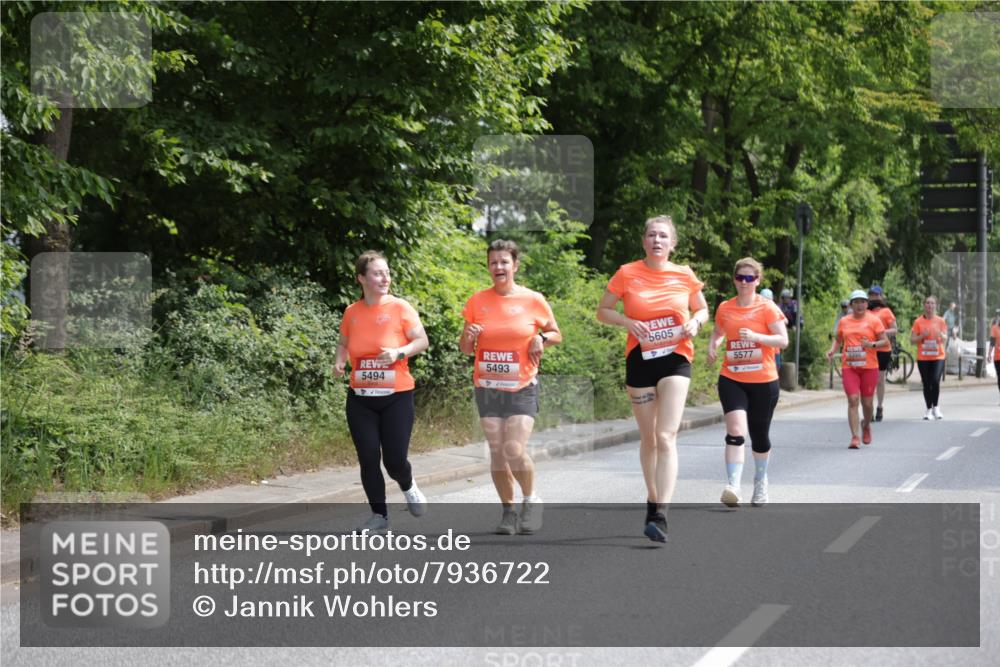 15.06.2025 - REWE Women's Run Jannik Wohlers http://msf.ph/oto/7936722 15.06.2025 10:13:38 Laufen 5605, 5577, 395, 5494, 5493 meine-sportfotos.de