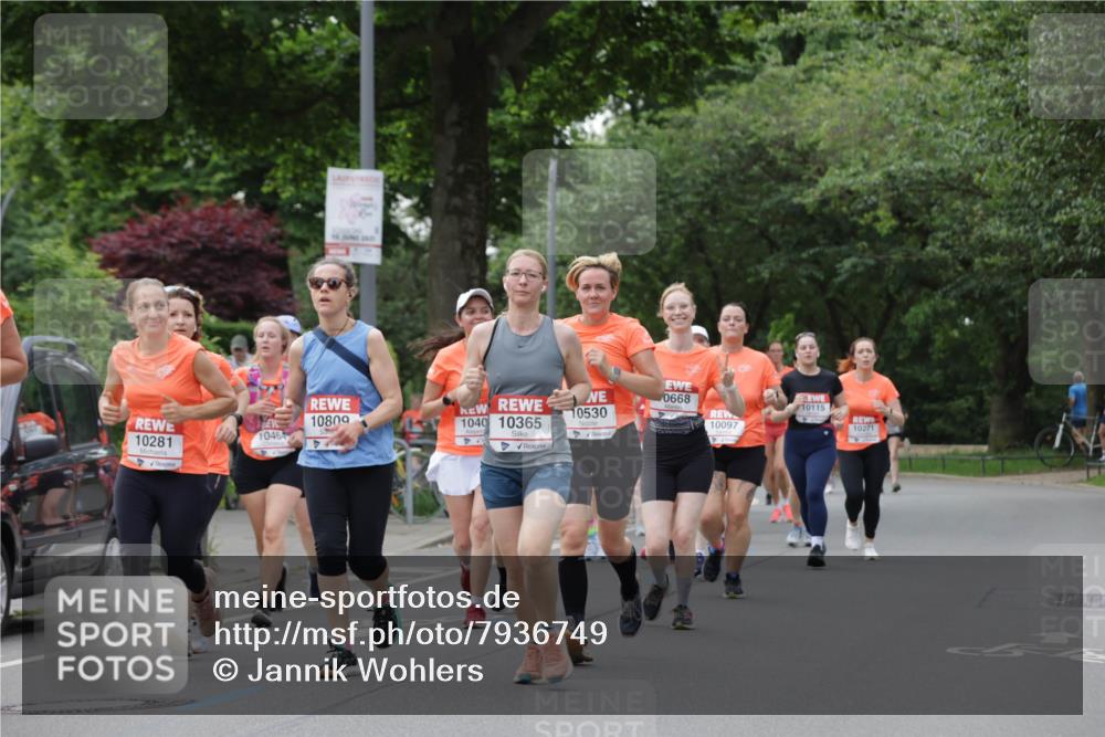 15.06.2025 - REWE Women's Run Jannik Wohlers http://msf.ph/oto/7936749 15.06.2025 08:26:43 Laufen 10281, 10464, 10809, 1040, 10365, 4, 0668, 10115, 10530, 10097, 10271 meine-sportfotos.de
