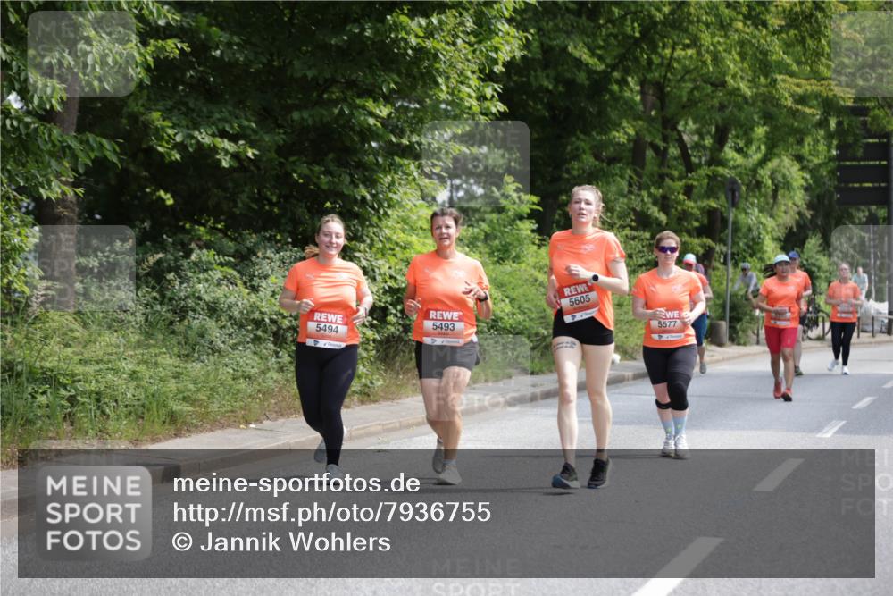 15.06.2025 - REWE Women's Run Jannik Wohlers http://msf.ph/oto/7936755 15.06.2025 10:13:38 Laufen 5494, 5493, 5605, 5577 meine-sportfotos.de
