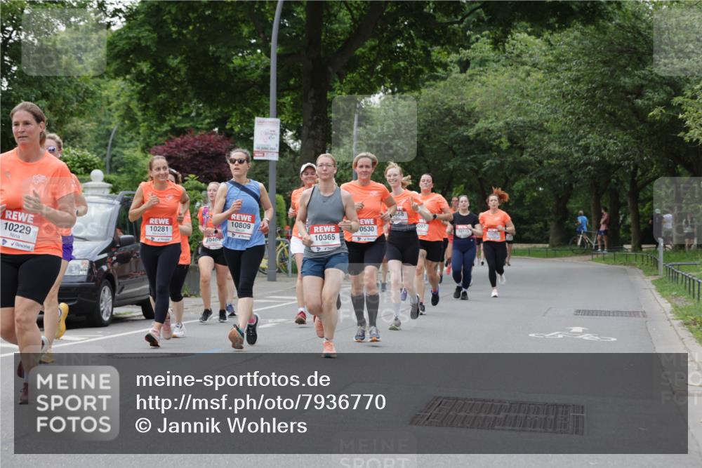 15.06.2025 - REWE Women's Run Jannik Wohlers http://msf.ph/oto/7936770 15.06.2025 08:26:43 Laufen 10281, 10809, 0530, 046, 10365, 10229, 668, 0097, 10115, 10271 meine-sportfotos.de