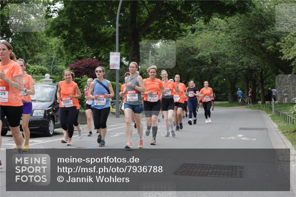15.06.2025 - REWE Women's Run Jannik Wohlers http://msf.ph/oto/7936788 15.06.2025 08:26:43 Laufen 229, 10281, 1046, 0809, 10365, 668, 101, 10530, 10097, 10271 meine-sportfotos.de