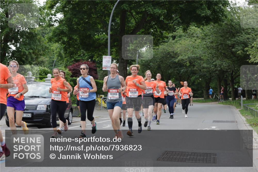 15.06.2025 - REWE Women's Run Jannik Wohlers http://msf.ph/oto/7936823 15.06.2025 08:26:43 Laufen 10807, 0668, 10, 10530, 10115, 10365, 10271, 10281, 1043 meine-sportfotos.de