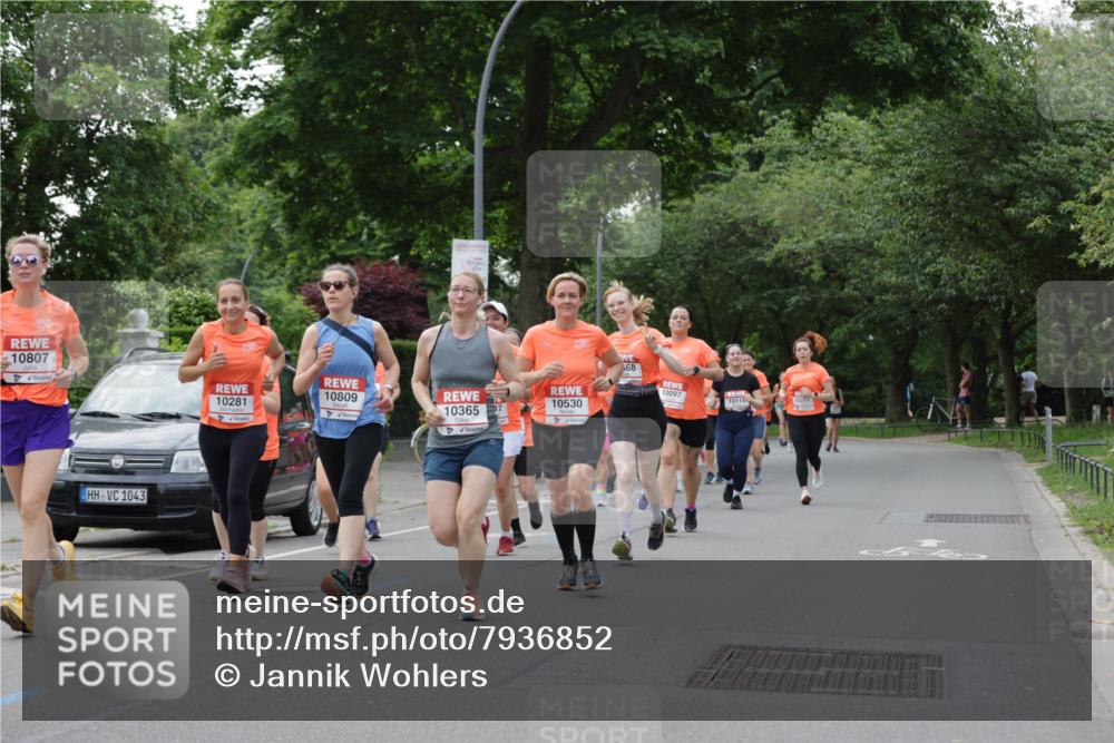 15.06.2025 - REWE Women's Run Jannik Wohlers http://msf.ph/oto/7936852 15.06.2025 08:26:44 Laufen 10807, 68, 10809, 10097, 10281, 10365, 7, 10530, 1011, 10271, 1043 meine-sportfotos.de