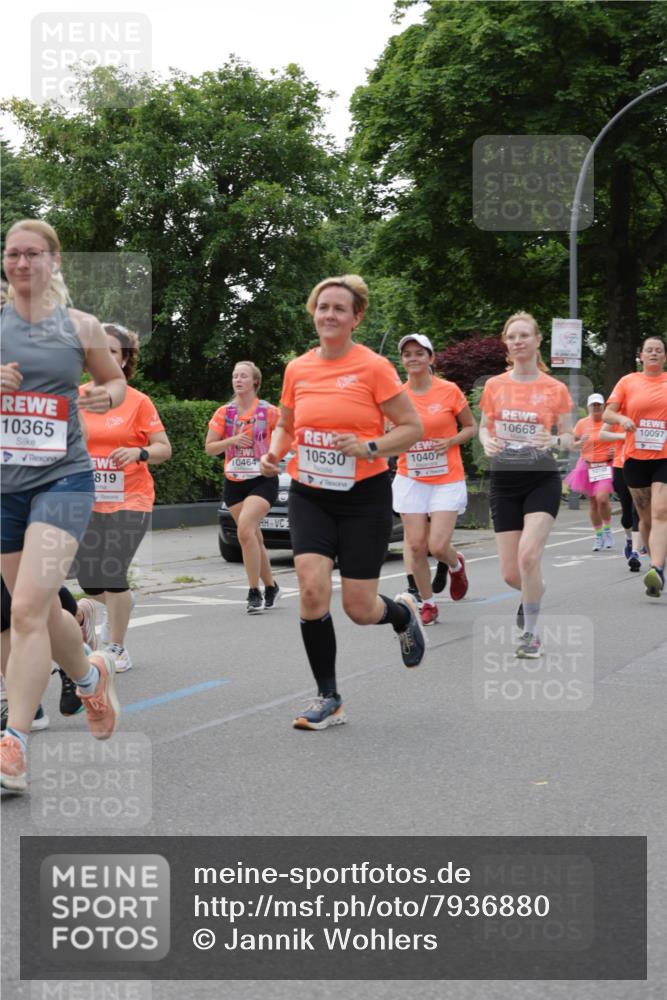 15.06.2025 - REWE Women's Run Jannik Wohlers http://msf.ph/oto/7936880 15.06.2025 08:26:46 Laufen 10365, 819, 10668, 10097, 10464, 10530, 10407 meine-sportfotos.de