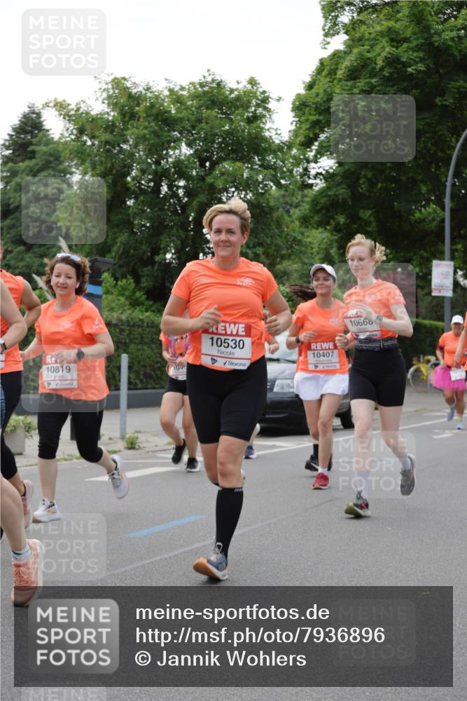 15.06.2025 - REWE Women's Run Jannik Wohlers http://msf.ph/oto/7936896 15.06.2025 08:26:46 Laufen 10819, 1040, 10530, 10407, 10660 meine-sportfotos.de