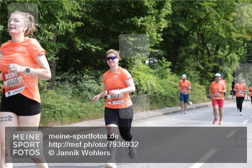 15.06.2025 - REWE Women's Run Jannik Wohlers http://msf.ph/oto/7936932 15.06.2025 10:13:42 Laufen 5605, 5577, 2570, 5395 meine-sportfotos.de