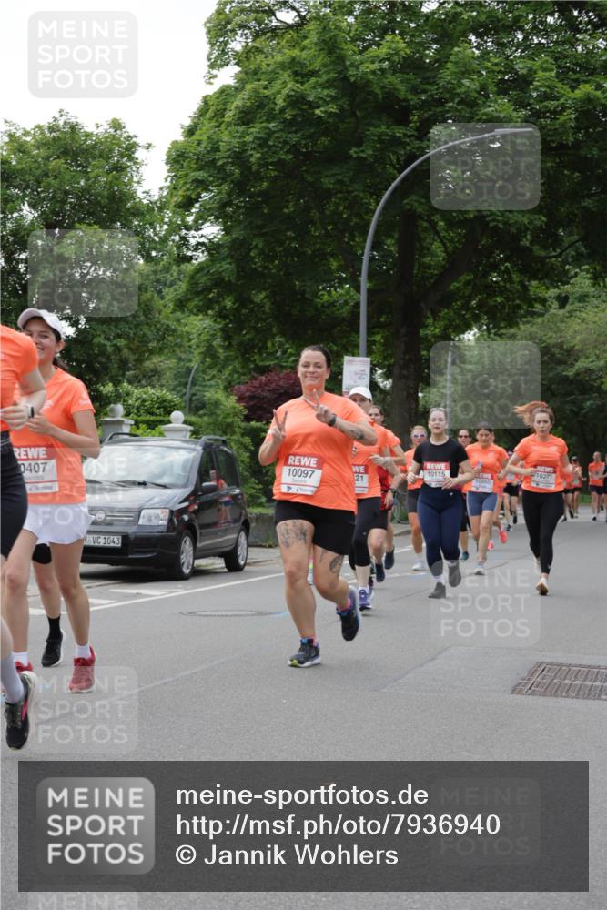 15.06.2025 - REWE Women's Run Jannik Wohlers http://msf.ph/oto/7936940 15.06.2025 08:26:47 Laufen 0407, 1043, 10097, 10115, 10271, 21 meine-sportfotos.de