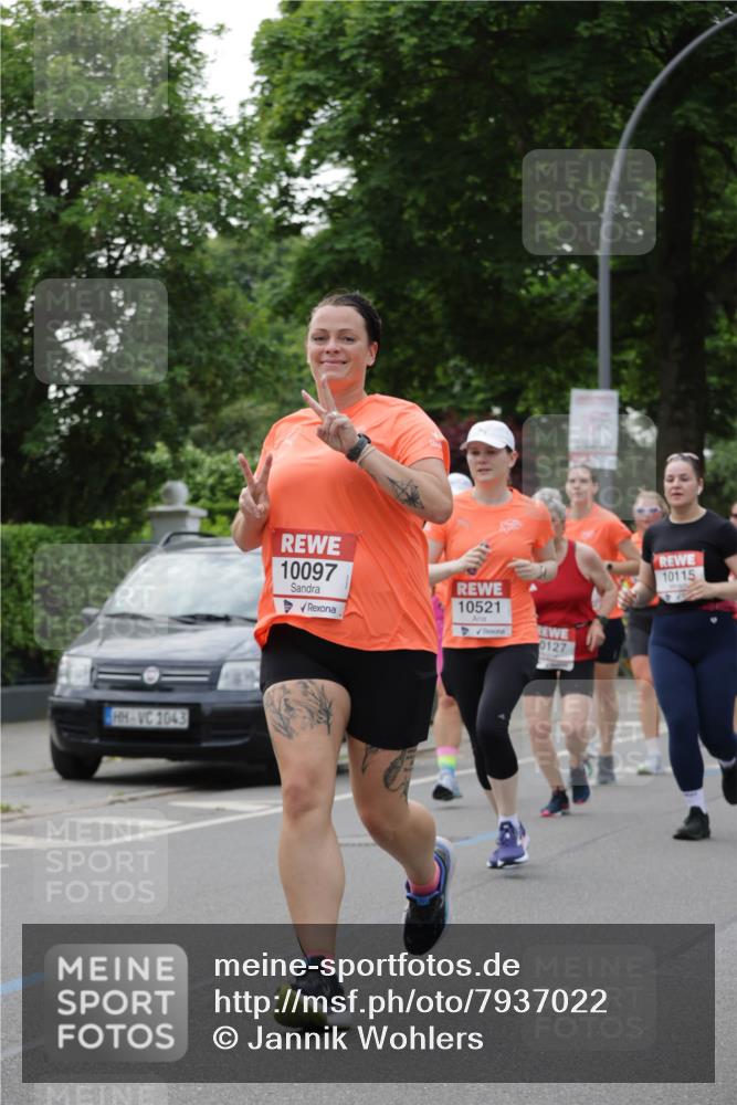 15.06.2025 - REWE Women's Run Jannik Wohlers http://msf.ph/oto/7937022 15.06.2025 08:26:48 Laufen 1043, 10097, 10521, 0127, 10115 meine-sportfotos.de