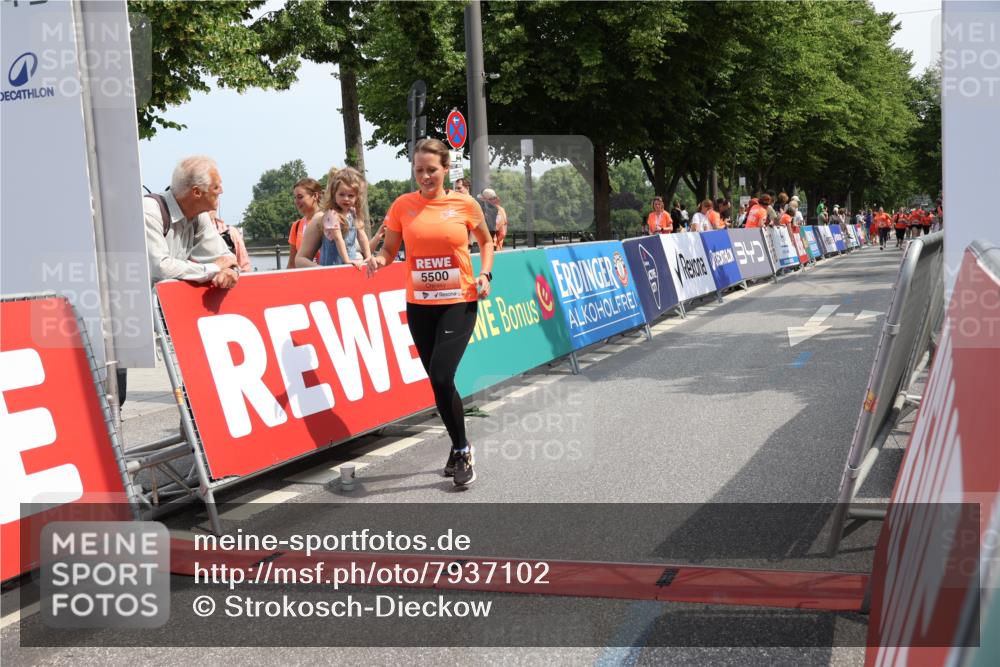 15.06.2025 - REWE Women's Run Strokosch-Dieckow http://msf.ph/oto/7937102 15.06.2025 11:10:41 Ziel 5182, 5500 meine-sportfotos.de