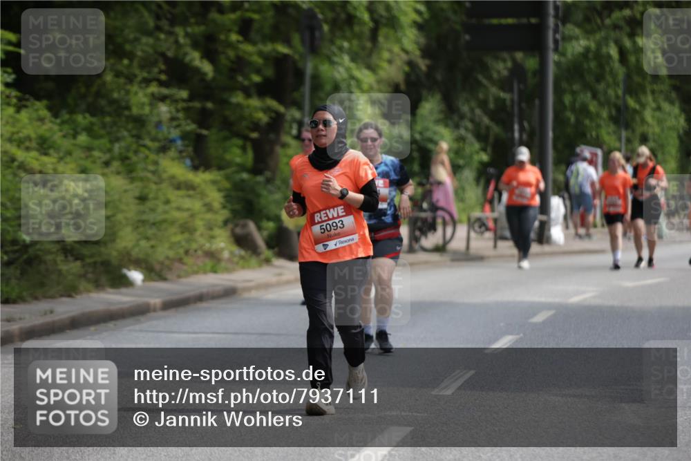 15.06.2025 - REWE Women's Run Jannik Wohlers http://msf.ph/oto/7937111 15.06.2025 10:13:51 Laufen 5093 meine-sportfotos.de