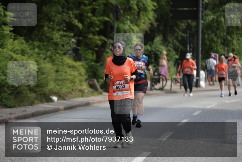 15.06.2025 - REWE Women's Run Jannik Wohlers http://msf.ph/oto/7937133 15.06.2025 10:13:51 Laufen 5093, 5384 meine-sportfotos.de