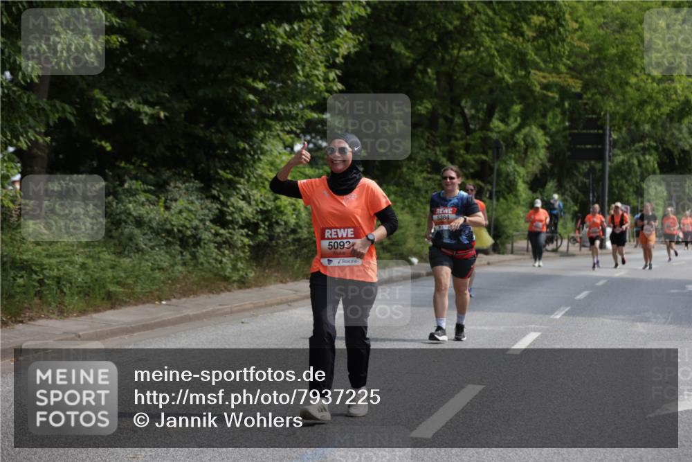 15.06.2025 - REWE Women's Run Jannik Wohlers http://msf.ph/oto/7937225 15.06.2025 10:13:55 Laufen 5093, 5384 meine-sportfotos.de