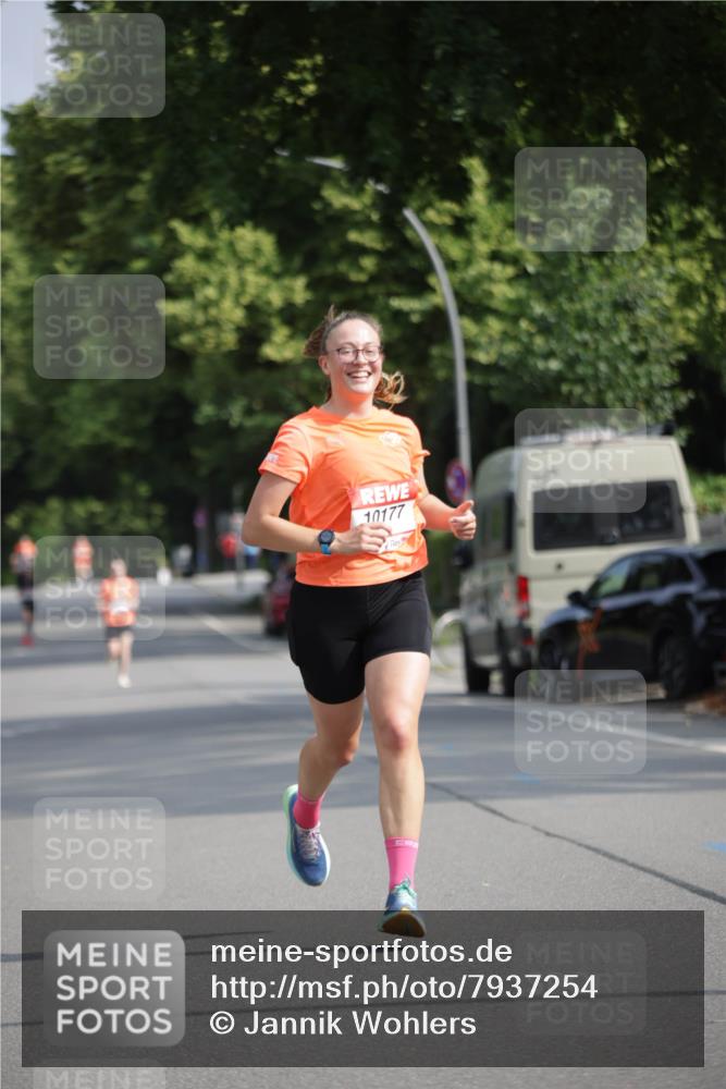 15.06.2025 - REWE Women's Run Jannik Wohlers http://msf.ph/oto/7937254 15.06.2025 08:43:07 Laufen 10177 meine-sportfotos.de
