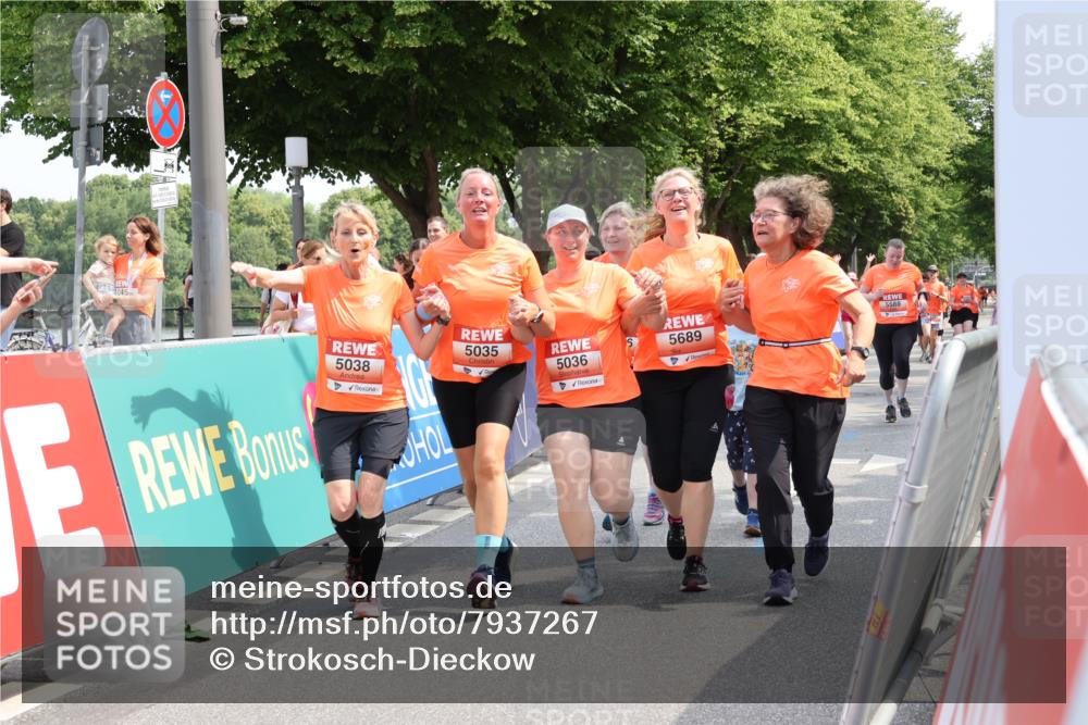 15.06.2025 - REWE Women's Run Strokosch-Dieckow http://msf.ph/oto/7937267 15.06.2025 11:11:07 Ziel 5035, 5036, 5037, 5038, 5286, 5490, 5588, 5689 meine-sportfotos.de