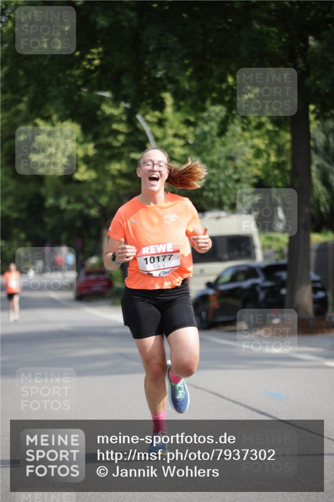 15.06.2025 - REWE Women's Run Jannik Wohlers http://msf.ph/oto/7937302 15.06.2025 08:43:07 Laufen 10177 meine-sportfotos.de