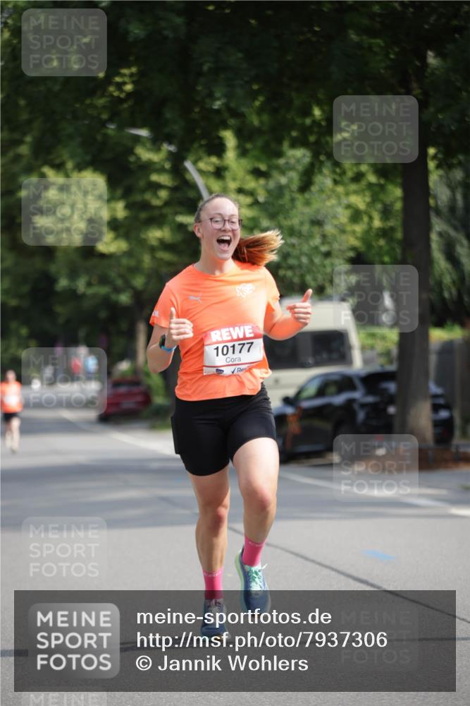 15.06.2025 - REWE Women's Run Jannik Wohlers http://msf.ph/oto/7937306 15.06.2025 08:43:07 Laufen 10177 meine-sportfotos.de