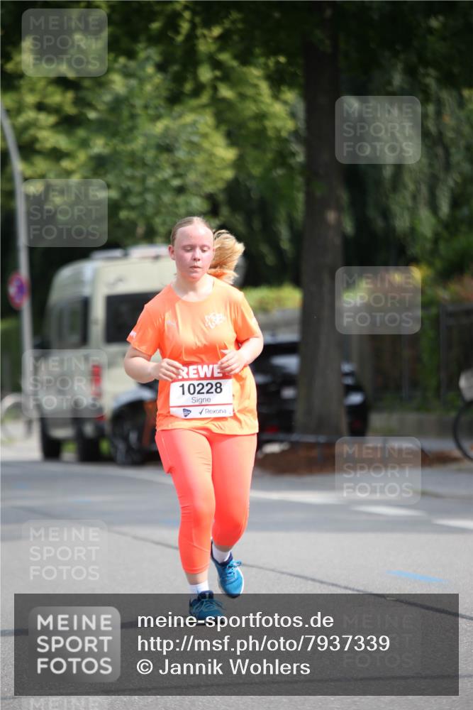 15.06.2025 - REWE Women's Run Jannik Wohlers http://msf.ph/oto/7937339 15.06.2025 09:55:14 Laufen 10228 meine-sportfotos.de