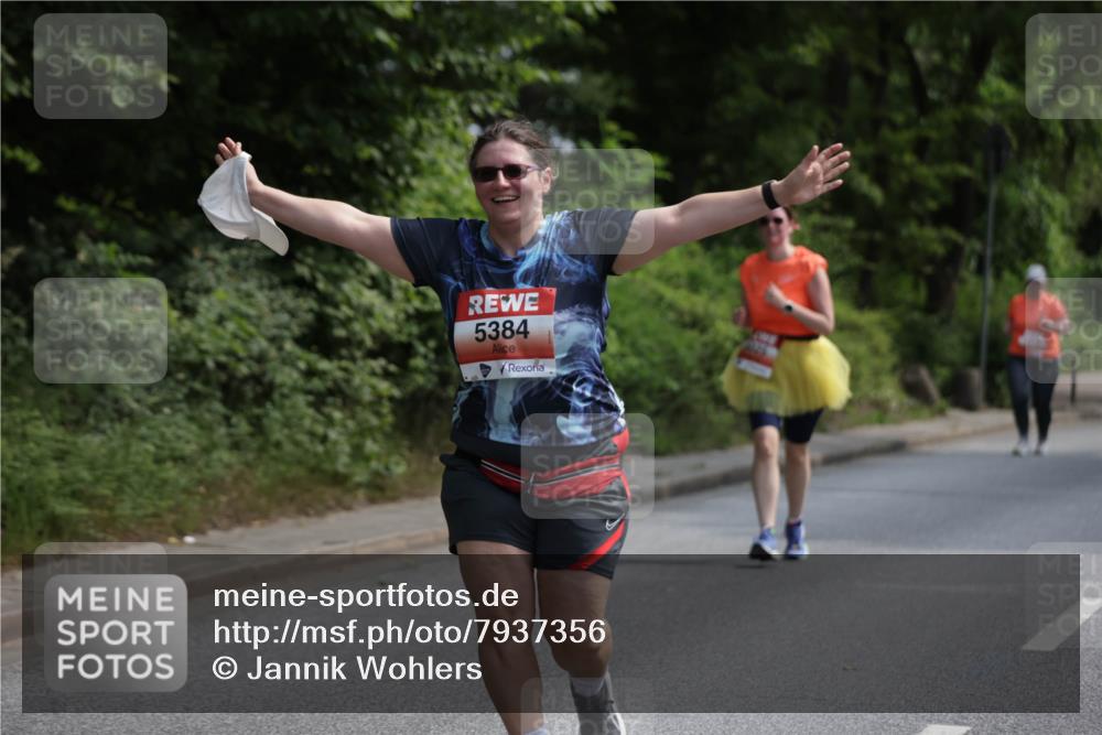 15.06.2025 - REWE Women's Run Jannik Wohlers http://msf.ph/oto/7937356 15.06.2025 10:13:58 Laufen 5384 meine-sportfotos.de