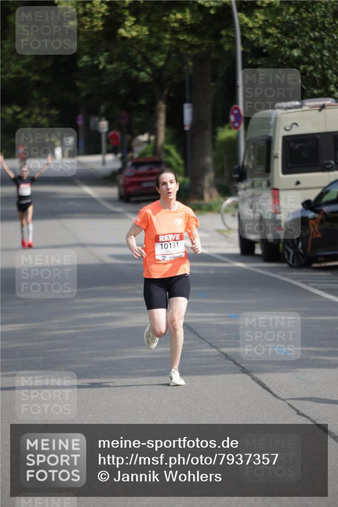 15.06.2025 - REWE Women's Run Jannik Wohlers http://msf.ph/oto/7937357 15.06.2025 08:43:17 Laufen 10191 meine-sportfotos.de