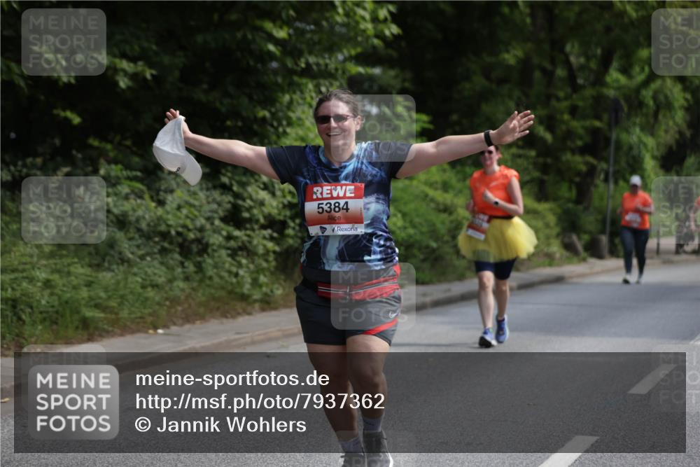 15.06.2025 - REWE Women's Run Jannik Wohlers http://msf.ph/oto/7937362 15.06.2025 10:13:58 Laufen 5384 meine-sportfotos.de