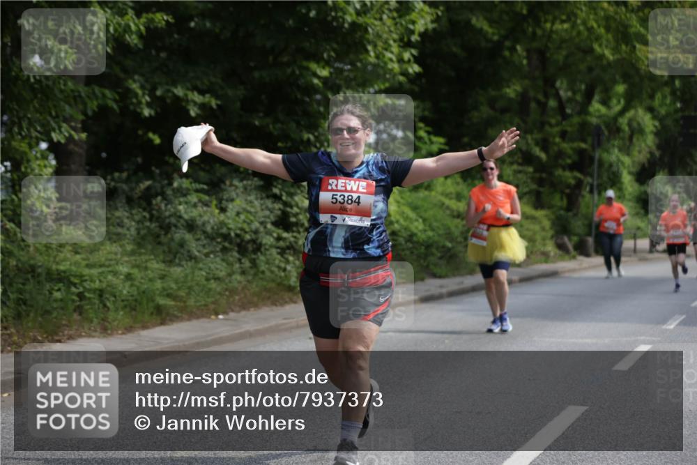 15.06.2025 - REWE Women's Run Jannik Wohlers http://msf.ph/oto/7937373 15.06.2025 10:13:58 Laufen 5384 meine-sportfotos.de
