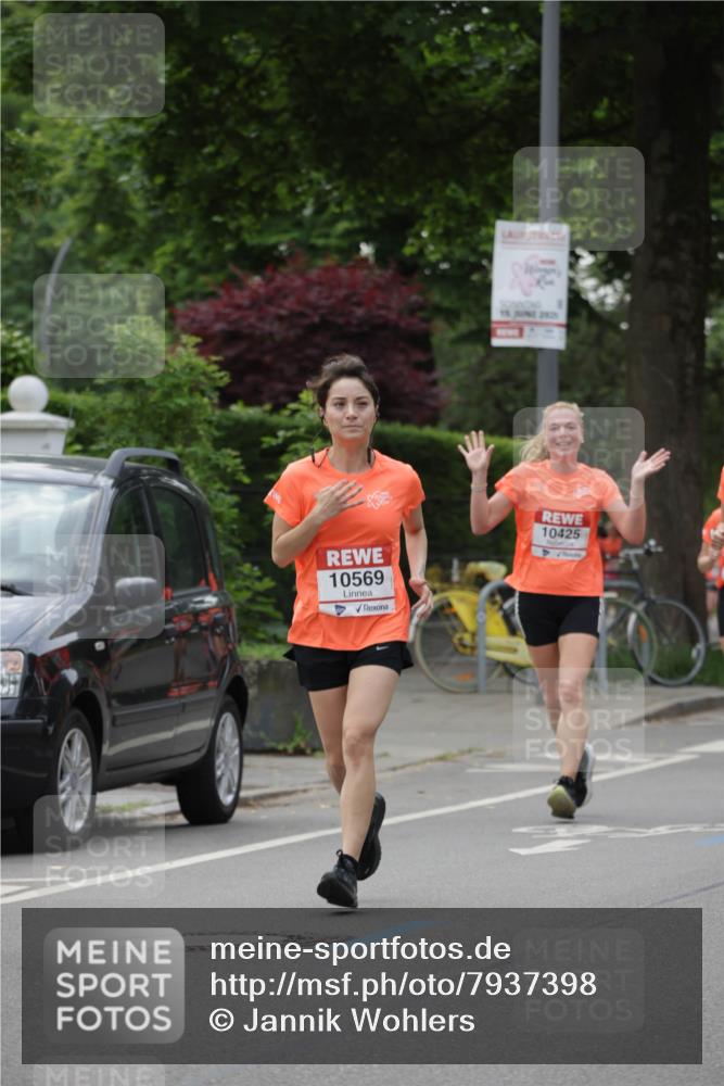 15.06.2025 - REWE Women's Run Jannik Wohlers http://msf.ph/oto/7937398 15.06.2025 08:26:55 Laufen 10569, 15, 2025, 10425 meine-sportfotos.de